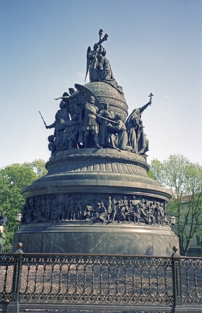 ERMi Sõprade Seltsi õppereis, monument Tuhat aastat Venemaad Novgorodis