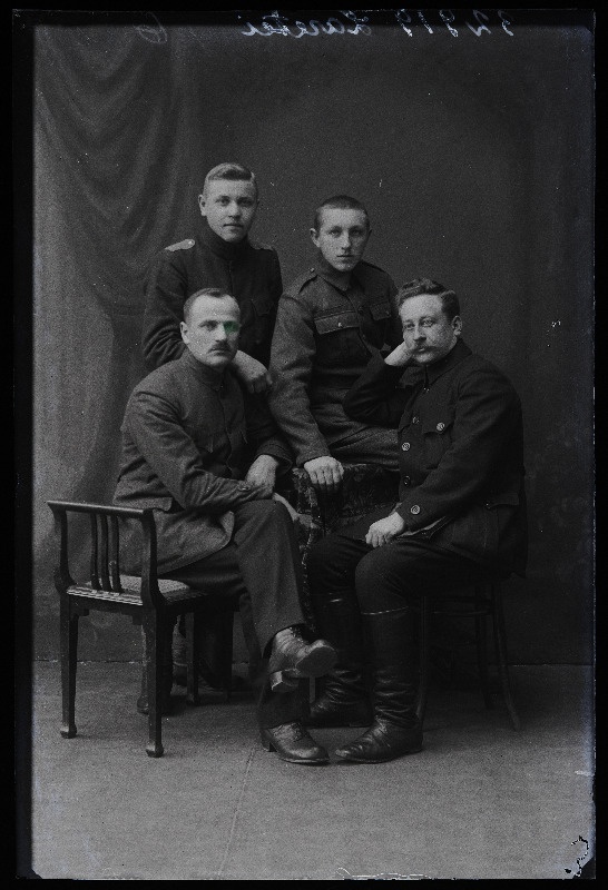 Grupp mehi, (foto tellija Laretei).