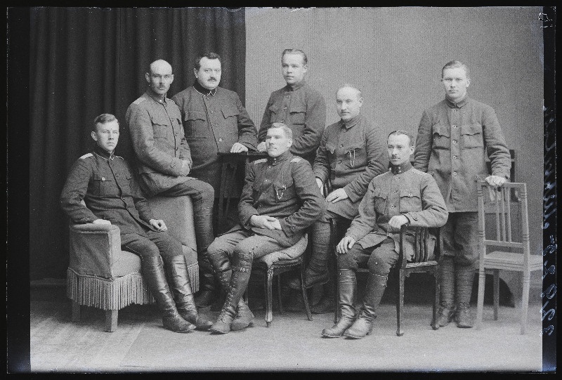 Grupp sõjaväelasi, (foto tellija Mihkelson).