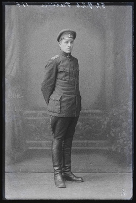 Sõjaväelane August Terien [Teerien].  duplicate photo