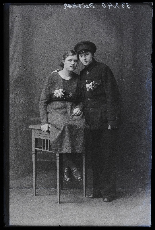 Noormees ja neiu, (foto tellija Puskar).