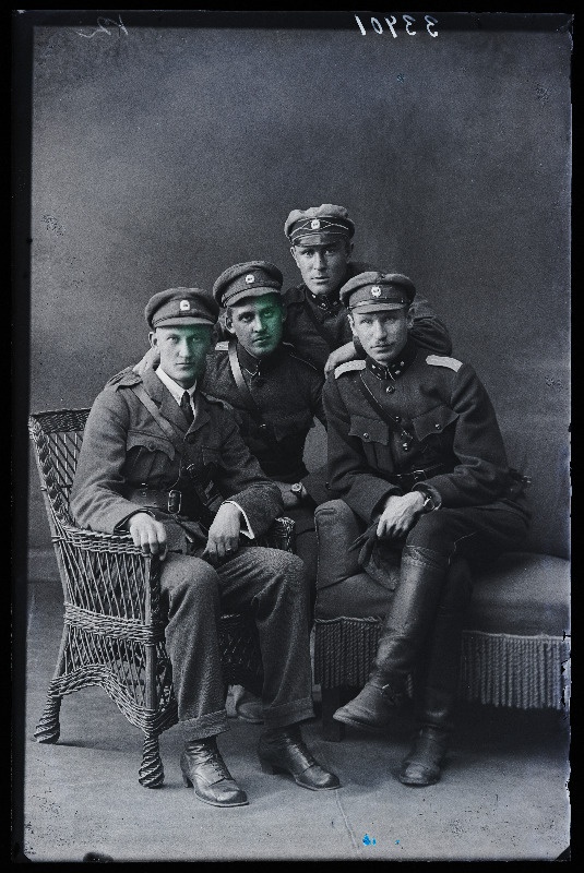 Grupp sõjaväelasi, (foto tellija Ilves).