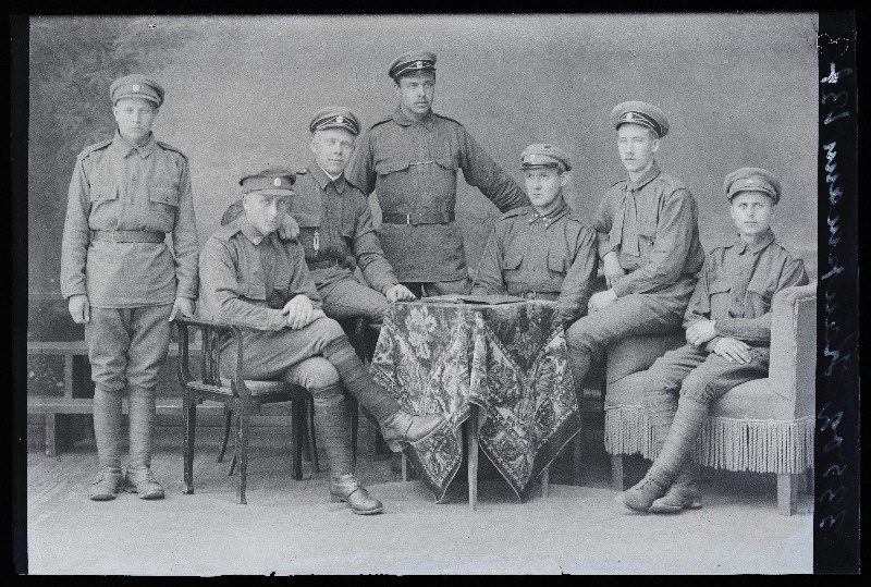 Grupp [õppursõdureid], (foto tellija Kaupmann).