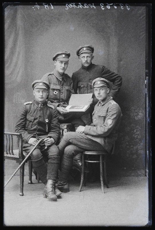 Grupp sõjaväelasi, (foto tellija Vahter).