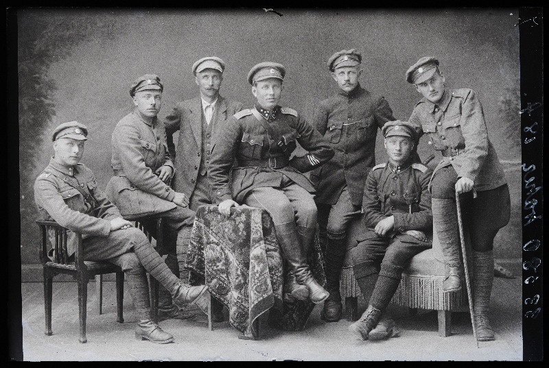 Grupp sõjaväelasi, (foto tellija Vaher).