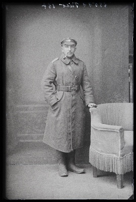 Sõjaväelane Johann Teiss piibuga.  duplicate photo