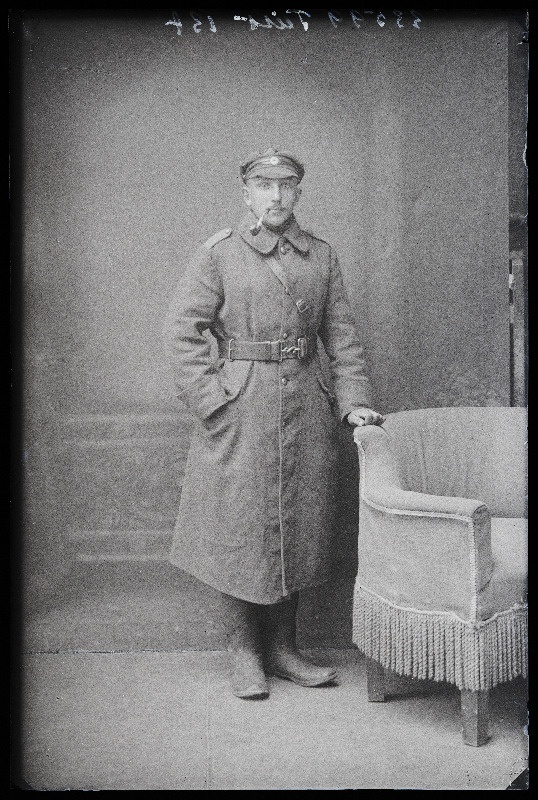 Sõjaväelane Johann Teiss piibuga.