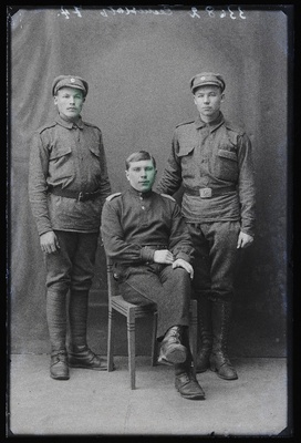 Grupp sõjaväelasi, (foto tellija Vassili Semjonov).  duplicate photo