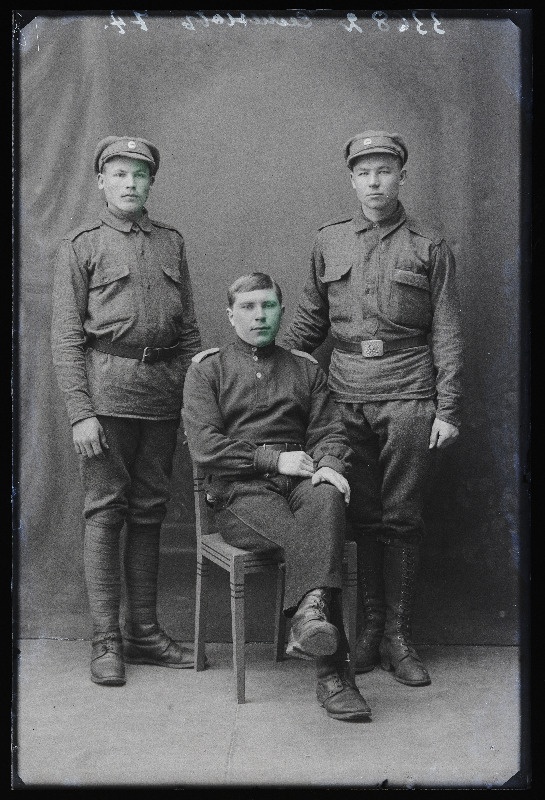 Grupp sõjaväelasi, (foto tellija Vassili Semjonov).