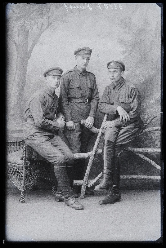 Grupp sõjaväelasi, (foto tellija Puust).