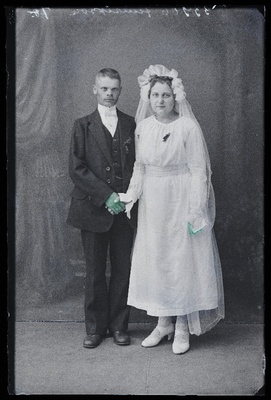 Noorpaar Juurikson.  duplicate photo