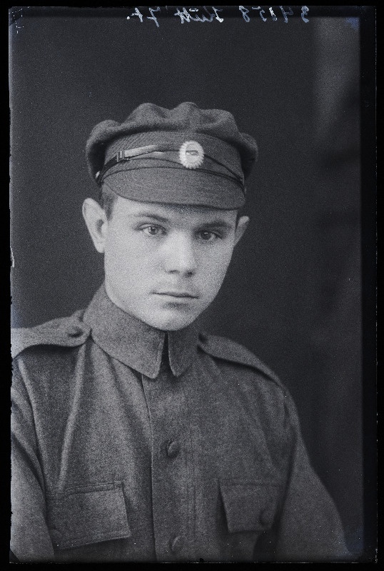 Sõjaväelane [õppursõdur] August Kütt.