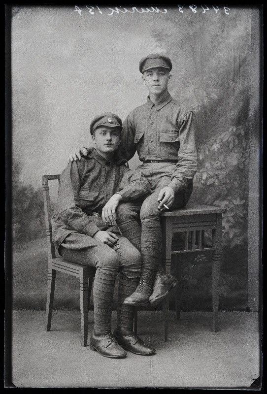 Kaks sõjaväelast, (foto tellija Murik).