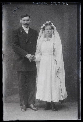 Noorpaar Peerna.  duplicate photo