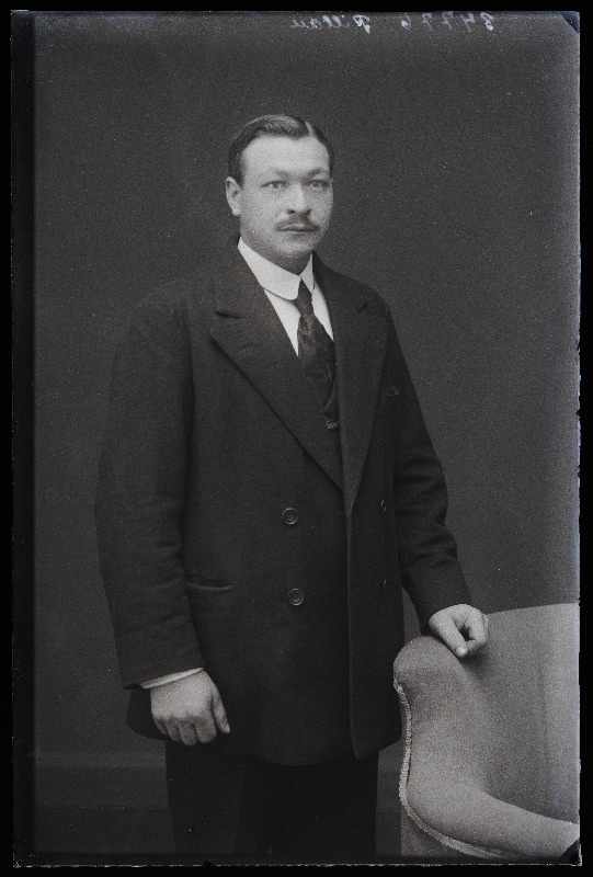 August Pillau.