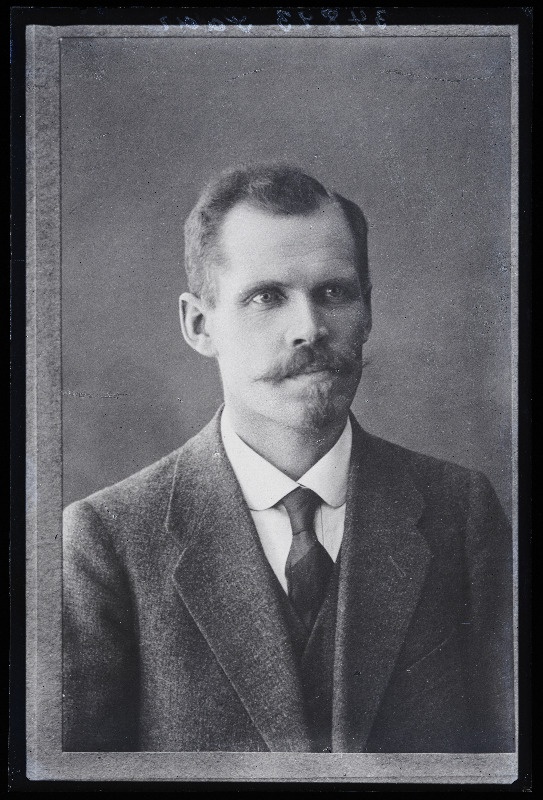 Mehe foto, (11.11.1920 fotokoopia, tellija Saar).