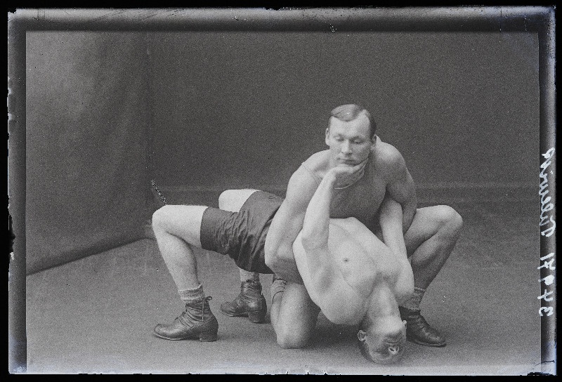 Kaks maadlejat, Viljandi spordiseltsi Tulevik liikmed.