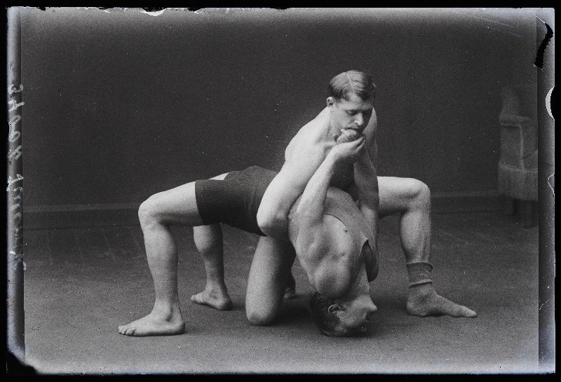 Kaks maadlejat, Viljandi spordiseltsi Tulevik liikmed.