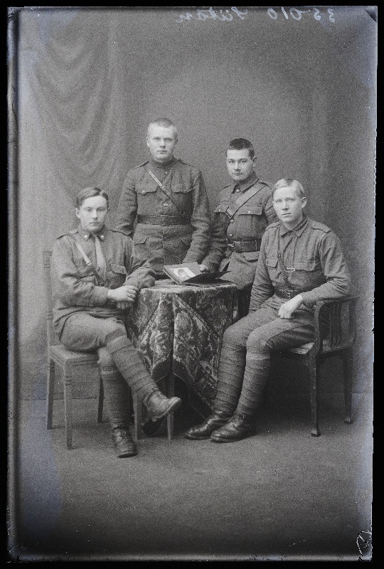 Grupp [õppursõdureid], (foto tellija Siitan).