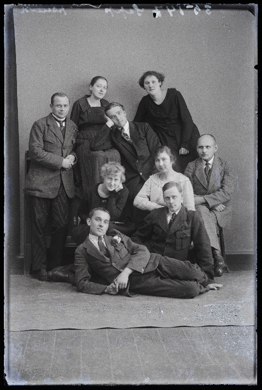 Grupp inimesi, (foto tellija Sepp).