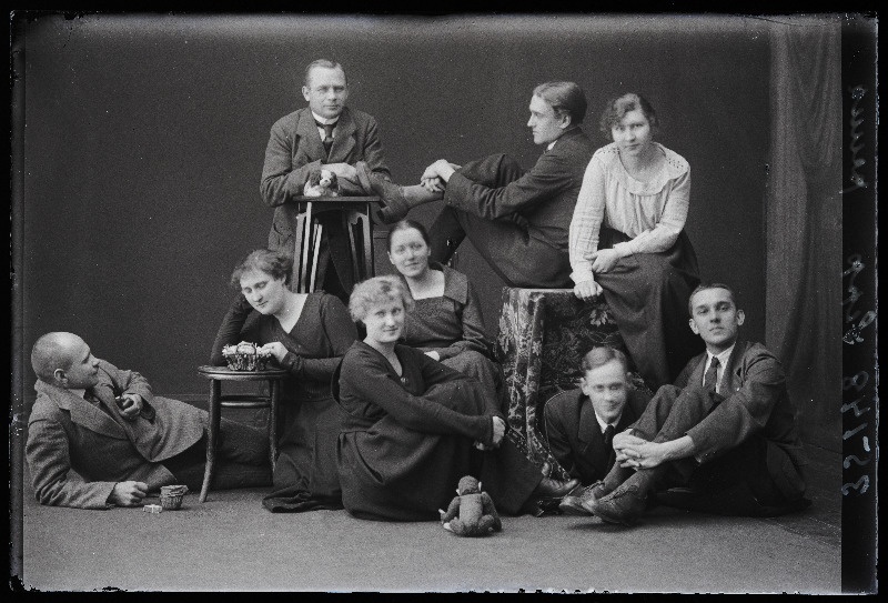 Grupp inimesi, (foto tellija Sepp).