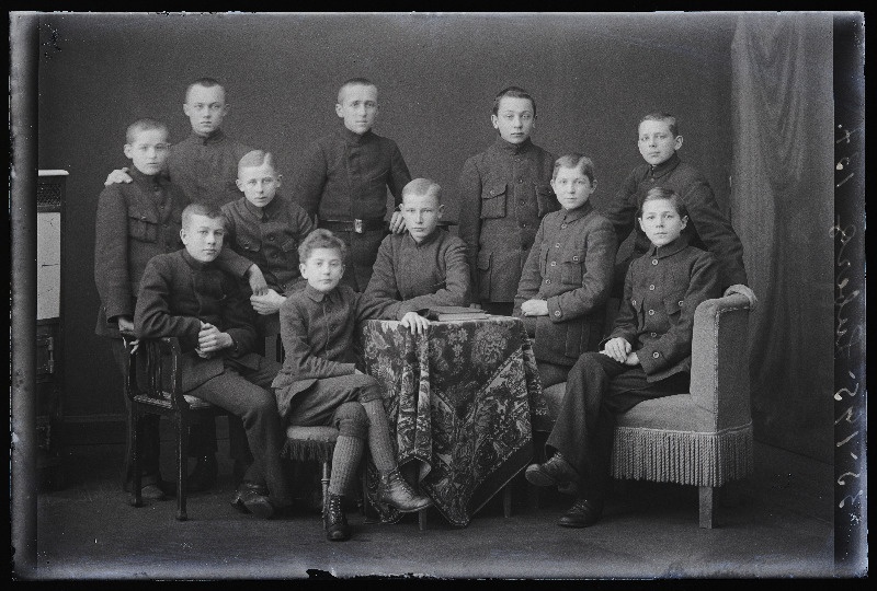 Grupp koolipoisse, (foto tellija Luberg).