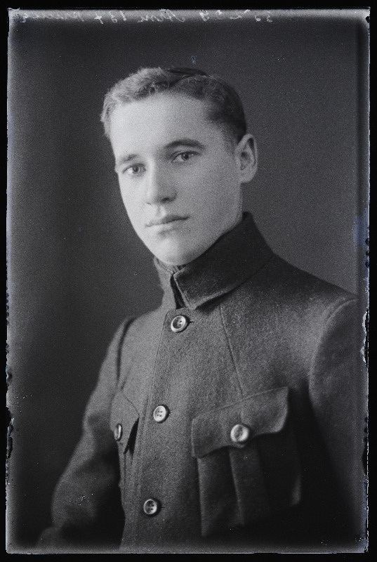 Ärm Polli Põllutöökoolist.