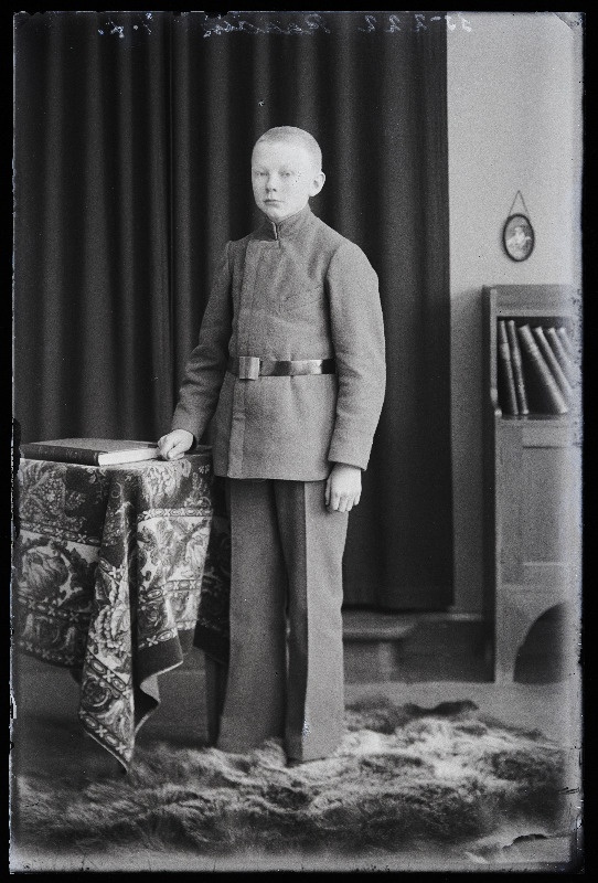 Koolipoiss Raadik.