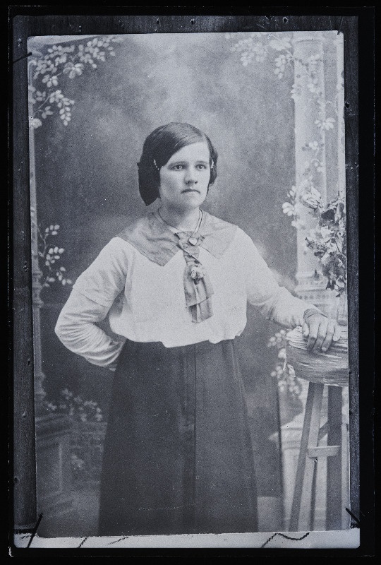 Naise foto, (26.01.1921 fotokoopia, tellija Gut).