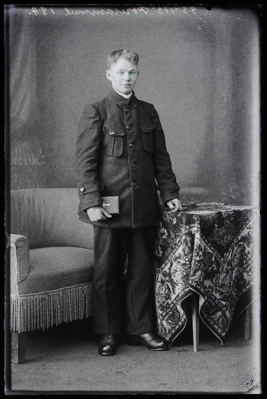 Leerilaps Gustav Porisammul.