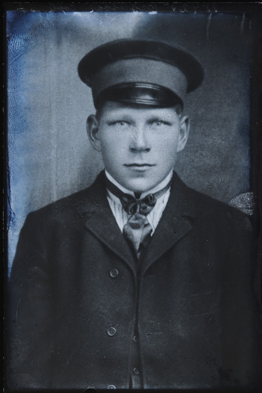 Mehe foto, (21.02.1921 fotokoopia, tellija Orgussaar)