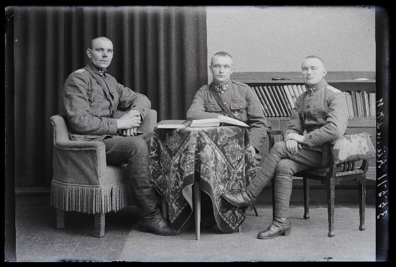 Sõjaväelased (vasakult) Riimann, Põder ja Madisson.