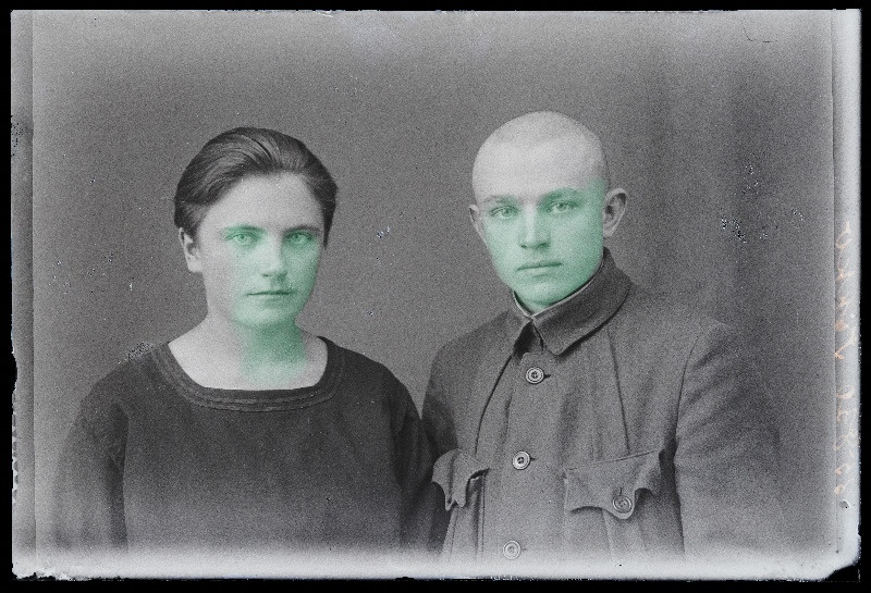 Neiu ja noormees, (foto tellija Tikko).