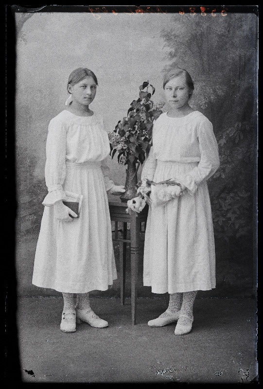 Kaks leerilast, (foto tellija Minna Mühlberg).