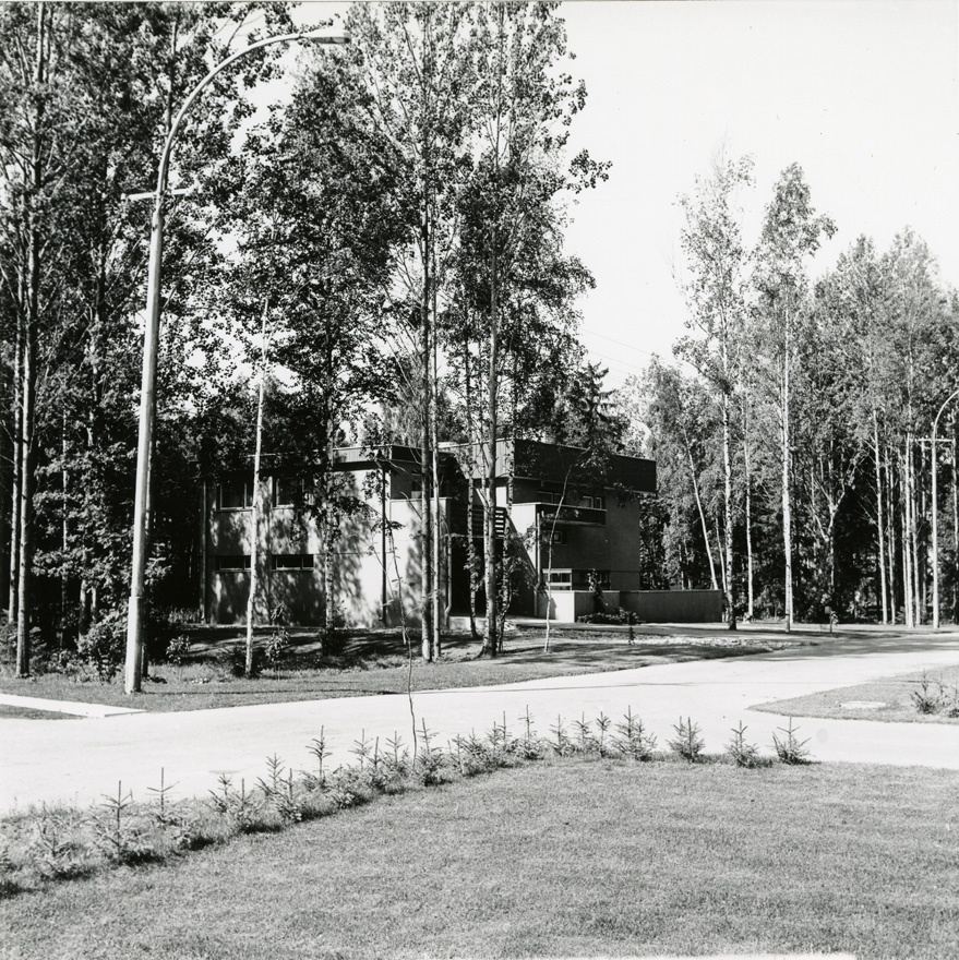 Elamu Libatses, vaade hoonele