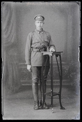 Sõjaväelane [Oskar] Lepik.  duplicate photo