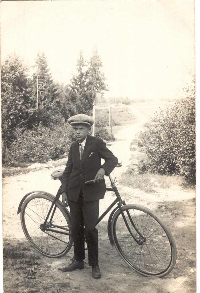 Foto Herbert Sindist jalgrattaga   16.juulil 1925.a.