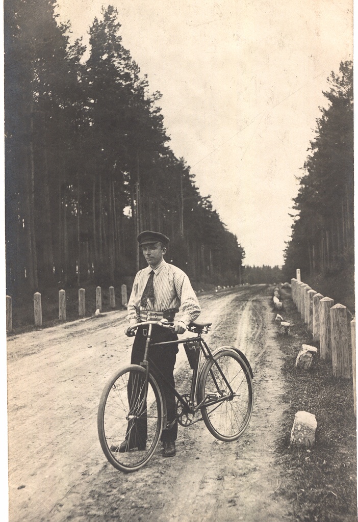 Foto Jalgrattur Kubija-Kasaritsa teel 1923.a.