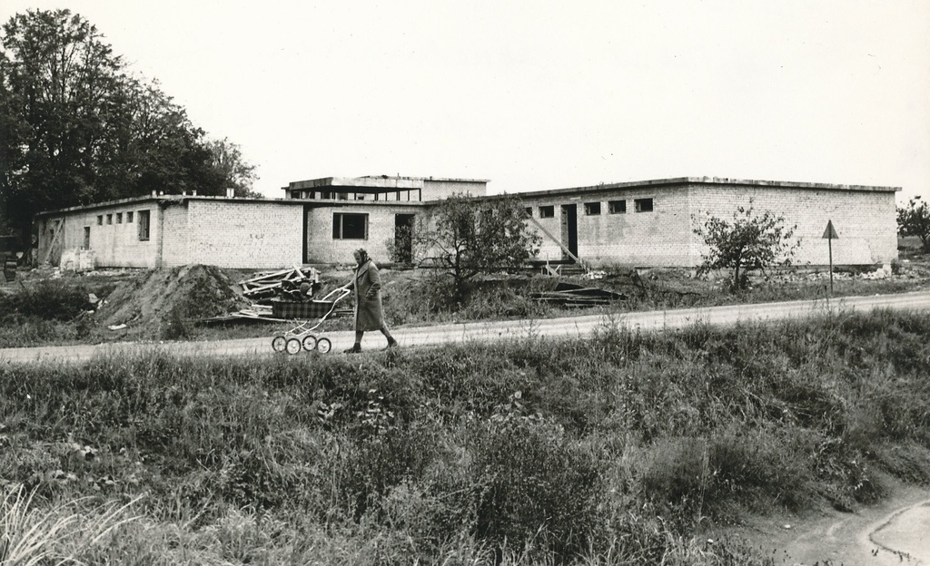 Foto. Ehitatav kaubanduskeskus  "Edasi" kolhoosis, valmis 1973.a.