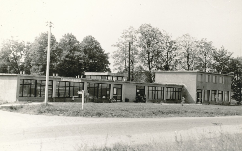 Foto.Uus kaubanduskeskus  "Edasi" kolhoosis, valmis 1973.a.