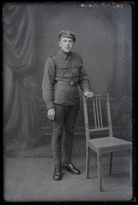 Sõjaväelane Aleksander Kalaiis [Kallais].  duplicate photo
