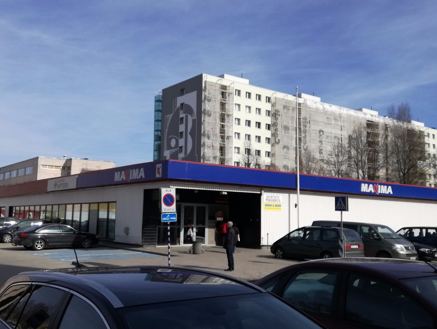 Tartu Annelinn: Saare store, 9-storey apartment rephoto