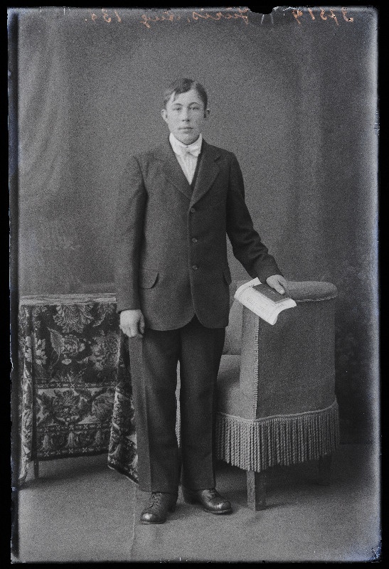 Leerilaps August Jüris.