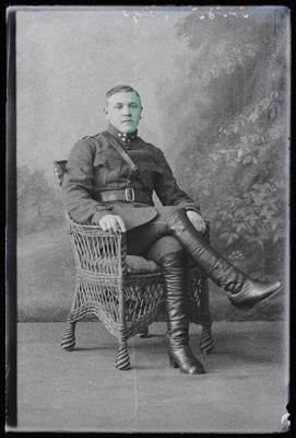 Sõjaväelane Tölpt.  duplicate photo