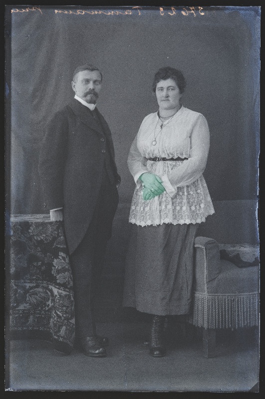 Tammann naisega.