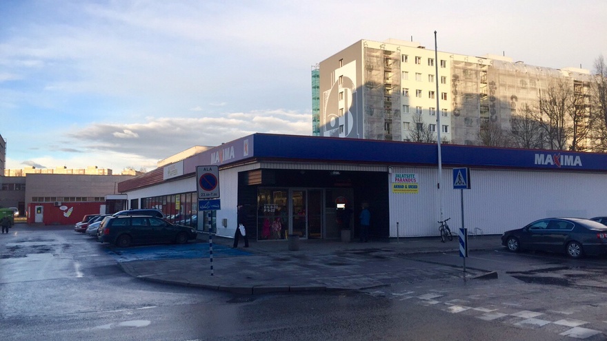 Tartu Annelinn: Saare store, 9-storey apartment rephoto