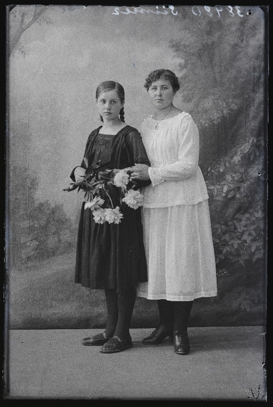 Siimer tüdrukuga.