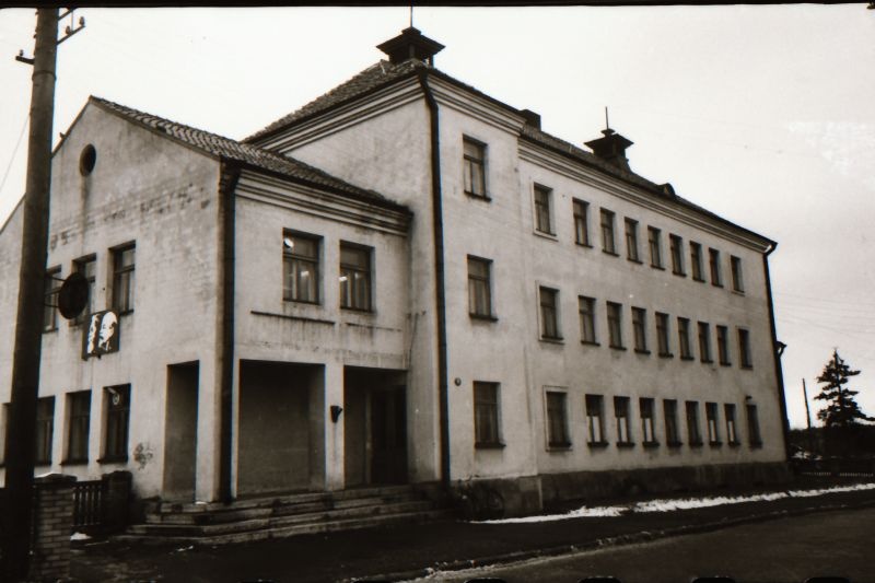 Negatiiv. Teeninduskombinaat "Haapsalu" hooned.
Kopeerija: M. Arro, 1967.