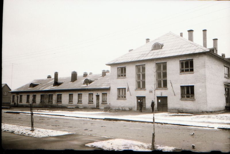 Negatiiv. Teeninduskombinaat "Haapsalu" hooned.
Kopeerija: M. Arro, 1967.