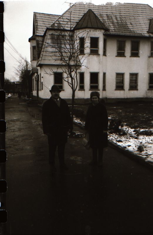 Negatiiv. Teeninduskombinaat "Haapsalu" hooned.
Kopeerija: M. Arro, 1967.